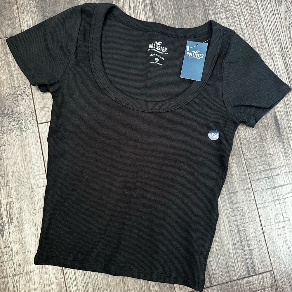 Hollister | Ribbed Tee